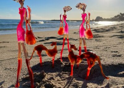 2023 - Ladies mit Geparden am Strand - Acrylstelen